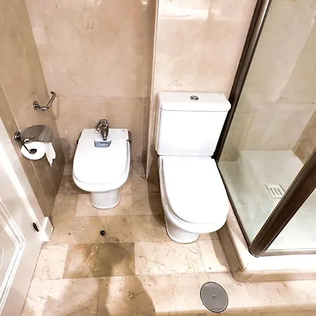 Apartman Pm 1-7a. Spacious Two Bedroom In Centre.