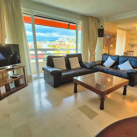 Pm 1-7a. Spacious Two Bedroom In Centre. *