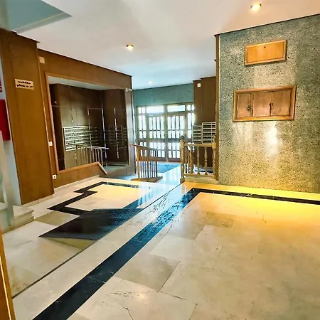 Pm 1-7a. Spacious Two Bedroom In Centre.