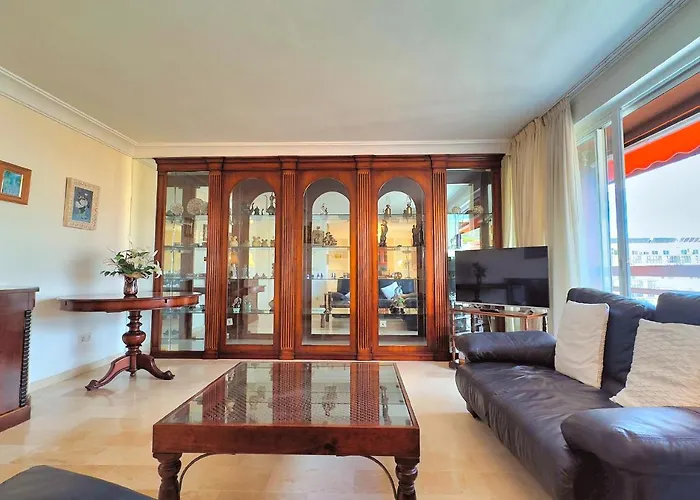 Pm 1-7a. Spacious Two Bedroom In Centre. Marbella