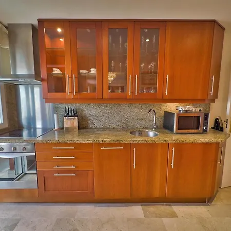 Pm 1-7a. Spacious Two Bedroom In Centre. *