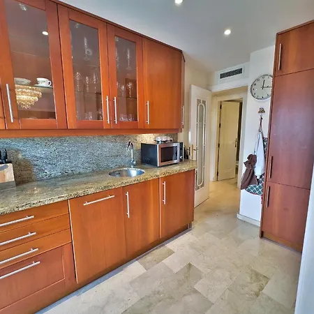 Pm 1-7a. Spacious Two Bedroom In Centre. Appartement Marbellac