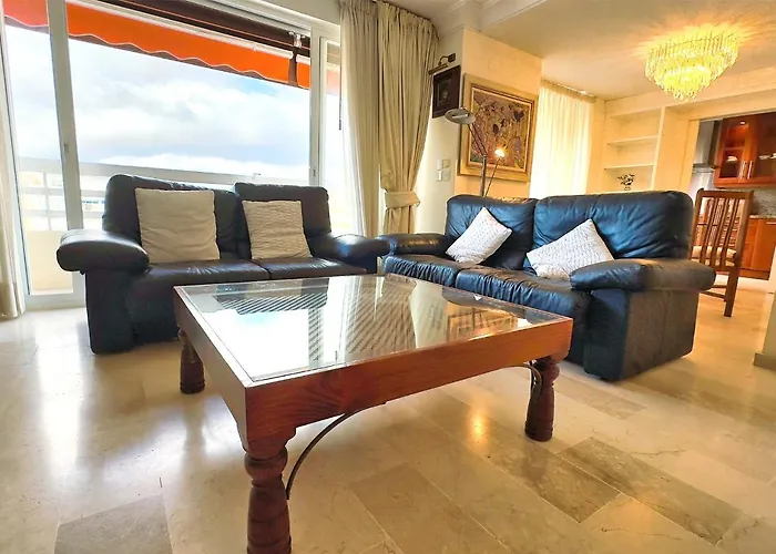 Pm 1-7a. Spacious Two Bedroom In Centre. *