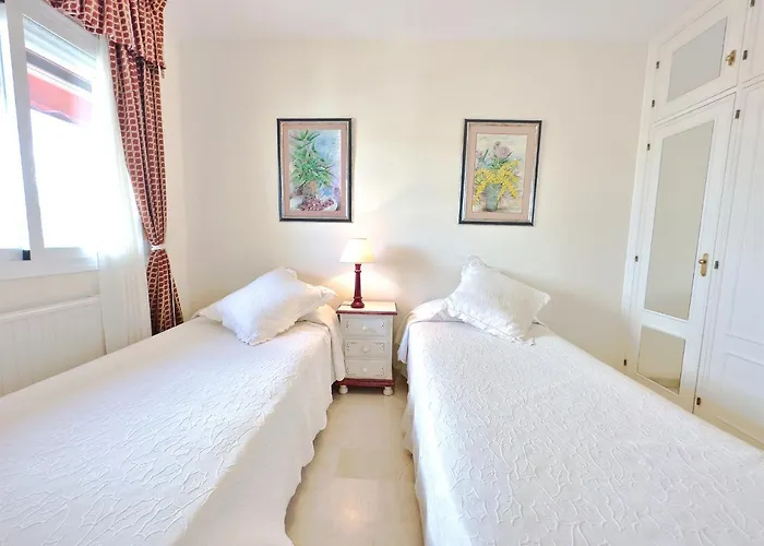 아파트 Pm 1-7a. Spacious Two Bedroom In Centre.