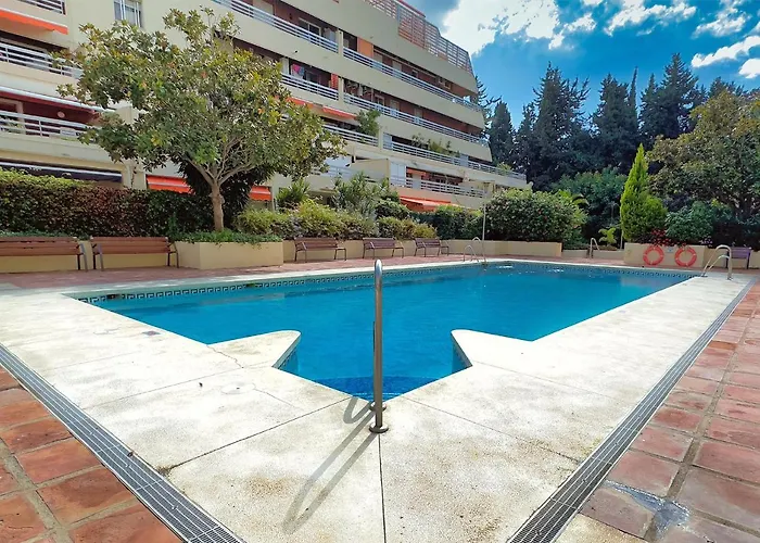 Pm 1-7a. Spacious Two Bedroom In Centre. Marbella