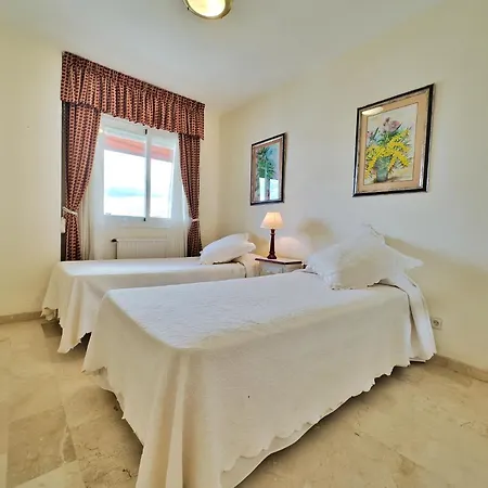 Pm 1-7a. Spacious Two Bedroom In Centre. Apartment Marbella