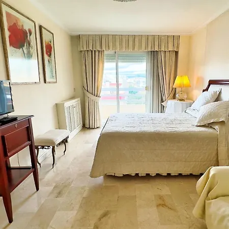 Pm 1-7a. Spacious Two Bedroom In Centre. Apartment