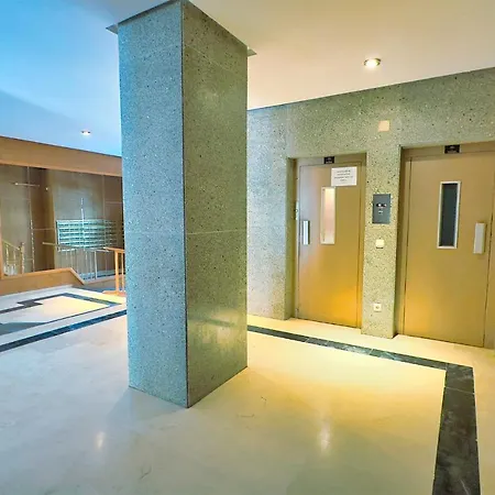Апартаменты Pm 1-7a. Spacious Two Bedroom In Centre.