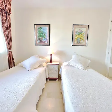 Apartment Pm 1-7a. Spacious Two Bedroom In Centre.