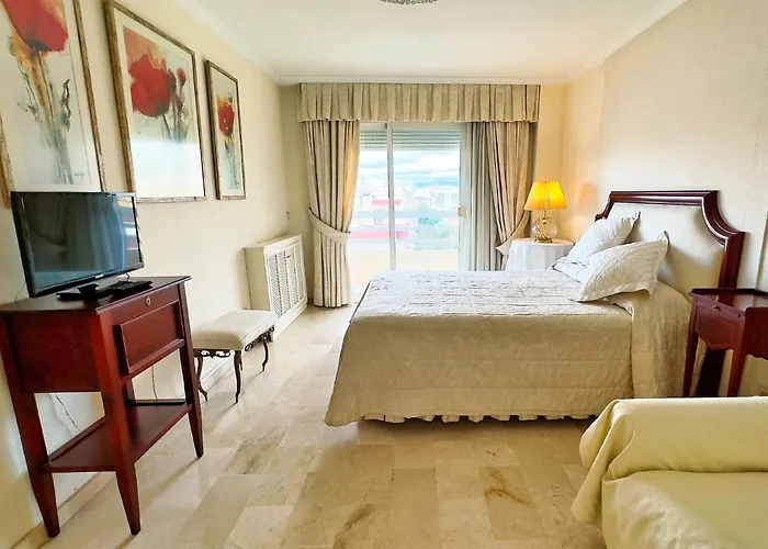 Pm 1-7a. Spacious Two Bedroom In Centre. Lejlighed