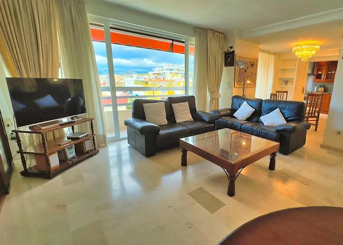 Pm 1-7a. Spacious Two Bedroom In Centre. *