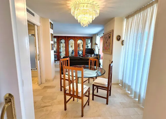 Апартаменты Pm 1-7a. Spacious Two Bedroom In Centre. *